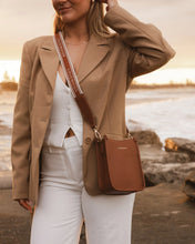 Load image into Gallery viewer, Parker Logo Phone Bag Tan