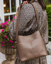 Load image into Gallery viewer, Samantha Handbag Mocha