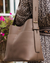 Load image into Gallery viewer, Samantha Handbag Mocha