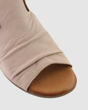 Load image into Gallery viewer, Bueno Footwear Australia  Aliah | Cameo Coconut
