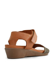 Load image into Gallery viewer, Adelaide Brook/Coconut