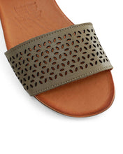 Load image into Gallery viewer, Adelaide Brook/Coconut