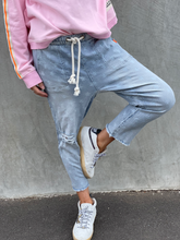 Load image into Gallery viewer, Faded Star Cropped Jean