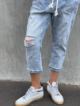 Load image into Gallery viewer, Faded Star Cropped Jean