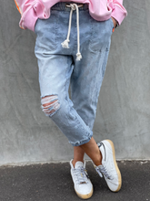 Load image into Gallery viewer, Faded Star Cropped Jean