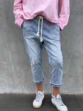 Load image into Gallery viewer, Faded Star Cropped Jean