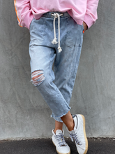 Load image into Gallery viewer, Faded Star Cropped Jean