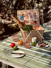 Load image into Gallery viewer, Small Picnic Basket Call Of The Wild - Peachy Pink