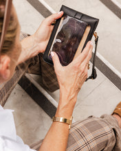 Load image into Gallery viewer, Fontaine Phone Crossbody Bag Black
