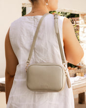 Load image into Gallery viewer, Ginger Metallic Crossbody Bag Gold