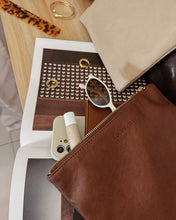 Load image into Gallery viewer, Louie Pouch - Saddle Black