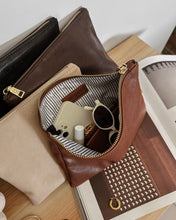 Load image into Gallery viewer, Louie Pouch - Saddle Black