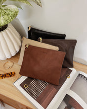 Load image into Gallery viewer, Louie Pouch - Saddle Chocolate
