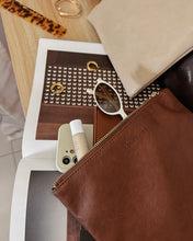 Load image into Gallery viewer, Louie Pouch - Saddle Chocolate