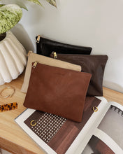 Load image into Gallery viewer, Louie Pouch - Saddle Cognac