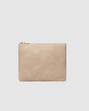 Load image into Gallery viewer, Louie Pouch - Saddle Malt