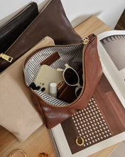 Load image into Gallery viewer, Louie Pouch - Saddle Malt