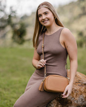 Load image into Gallery viewer, Jacinta Metallic Crossbody Bag Camel
