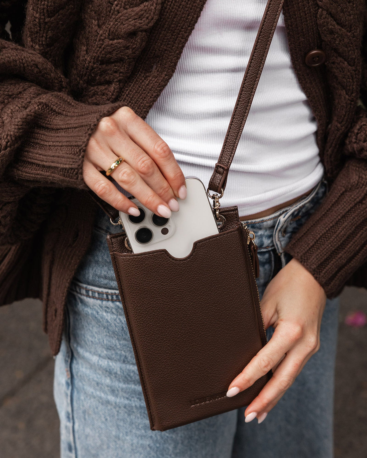 Suki Phone Bag - Chocolate