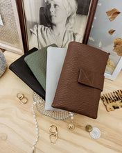 Load image into Gallery viewer, Bailey Wallet Light Grey