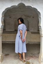 Load image into Gallery viewer, Capri Midi Navy