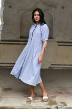 Load image into Gallery viewer, Capri Midi Navy