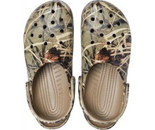 Load image into Gallery viewer, Crocs Realtree APX Classic Clog