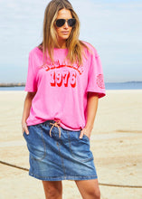 Load image into Gallery viewer, Graphic Crew Tee Hot Pink