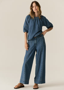 Carsen Top Light Wash