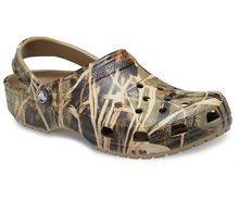 Load image into Gallery viewer, Crocs Realtree APX Classic Clog