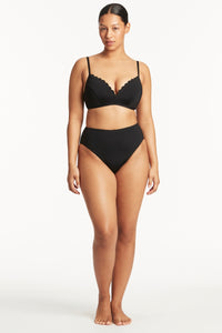 Scalloped D/Dd Moulded Cup Bralette Black