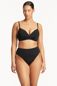 Scalloped D/Dd Moulded Cup Bralette Black