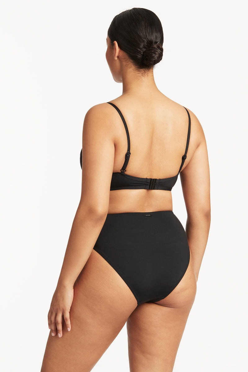 Scalloped D/Dd Moulded Cup Bralette Black