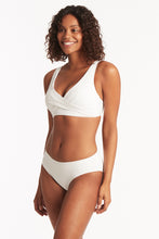 Load image into Gallery viewer, Spinnaker Cross Front Multifit Bra Top White