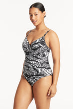 Load image into Gallery viewer, Pampas Twist Front Dd/E Cup One Piece Black