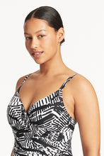 Load image into Gallery viewer, Pampas Twist Front Dd/E Cup One Piece Black