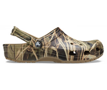 Load image into Gallery viewer, Crocs Realtree APX Classic Clog Mlt
