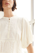 Load image into Gallery viewer, gleam top - cream broderie