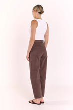 Load image into Gallery viewer, Lola Barrel Jean - Chocolate