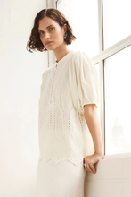 Load image into Gallery viewer, gleam top - cream broderie