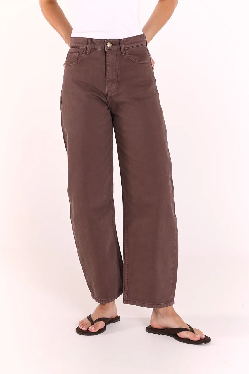 Lola Barrel Jean - Chocolate