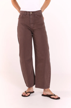 Load image into Gallery viewer, Lola Barrel Jean - Chocolate