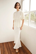 Load image into Gallery viewer, gleam top - cream broderie