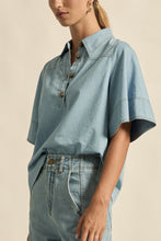 Load image into Gallery viewer, insinuate top - light chambray