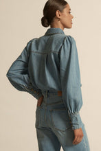 Load image into Gallery viewer, resonate top light washed denim