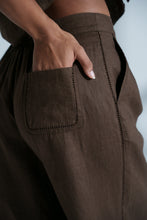 Load image into Gallery viewer, Rika Linen Pants Chocolate