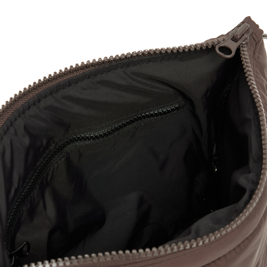stash base crossbody (cloud) - chocolate