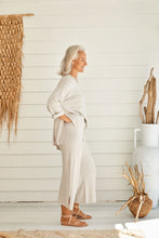 Load image into Gallery viewer, Retreat Cotton Twist Pant - Silver x White