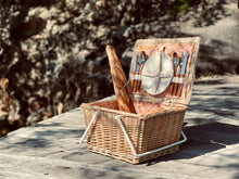 Load image into Gallery viewer, Small Picnic Basket Call Of The Wild - Peachy Pink