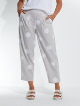 Load image into Gallery viewer, 7/8 Spot Pant